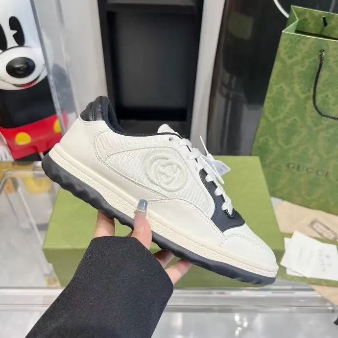 👟👟Ex-factory price 520👟👟 Women's shoes, women's clothing, men's size +10 Gucci Gucci 2023 latest hot model MAC80 sports shoes, couple style, casual, retro, old, dirty shoes, small dirty shoes, white shoes, original purchase, development, production, Gucci MAC80 new hot model series. The exquisite and compact interlocking double G logo romantically interprets the aesthetic concept of this series. Made of off-white leather, retro inspiration is cleverly integrated into the design of sports shoes, reinterpreting the brand logo. Fabric: Original custom-made imported first-layer cowhide. Lining: Original custom-made imported breathable mesh lining. Outsole: Original molded two-color T👟👟factory price U outsole. Bottom thickness: 3CM. Size: women's 35-40 / men's 39-45.